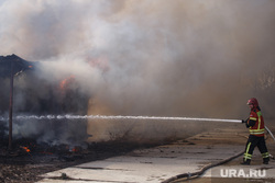 Пожар на складах. Екатеринбург, тушение огня, локализация пожара, пожарный
