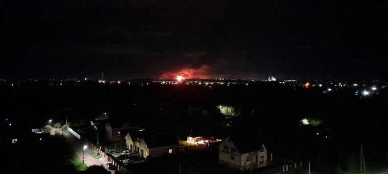 Взрывы слышны в районе аэропорта Пскова