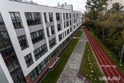 Глава Екатеринбурга в школе № 40. Екатеринбург, физкультура, беговая дорожка, гимназия 40