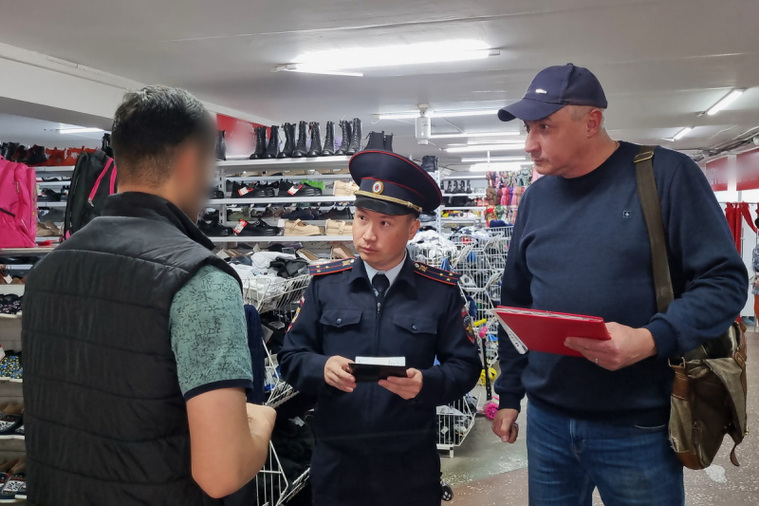 Мигрантам вручили три повестки