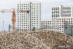 Новостройки.Тюмень, кран, многоэтажка, строительный кран, новостройки, строительство, стройка, кран башенный, новостройка