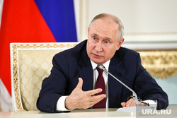 Президент России Владимир Путин на завершающей пресс-конференции по итогам форума "Россия-Африка". Санкт-Петербург, путин владимир