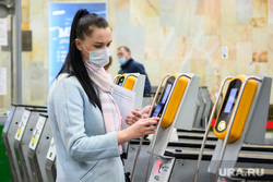 Масочный режим в екатеринбургском метрополитене. Екатеринбург, екатеринбургский метрополитен, оплата проезда, подземка, метрополитен, метро, маска на лицо, бесконтактные платежи, масочный режим