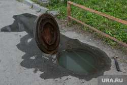 Авария водопровода. Курган, открытый колодец, люк, канализация, авария на водопроводе