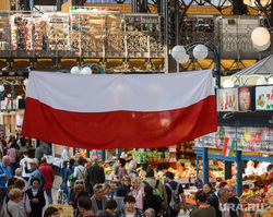 Виды Будапешта. Венгрия, продукты, еда, центральный рынок будапешта, флаг польши
