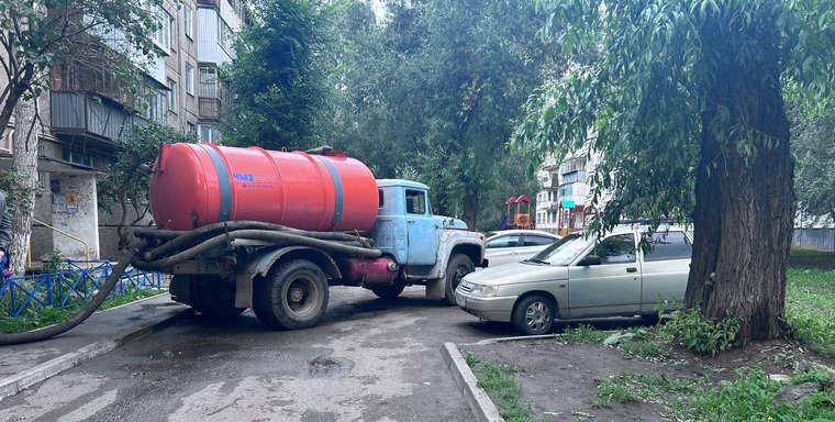 В домах по улице Овчинникова из-за подъема уровня воды в подвалах отключили электричество