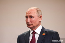 Президент России Владимир Путин на приветственном рукопожатии с лидерами саммита "Россия-Африка". Санкт-Петербург, путин владимир