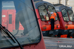 Виды Москвы. Москва , вокзал, электричка, электропоезд, вагоны, ярославский вокзал, мытье вагона