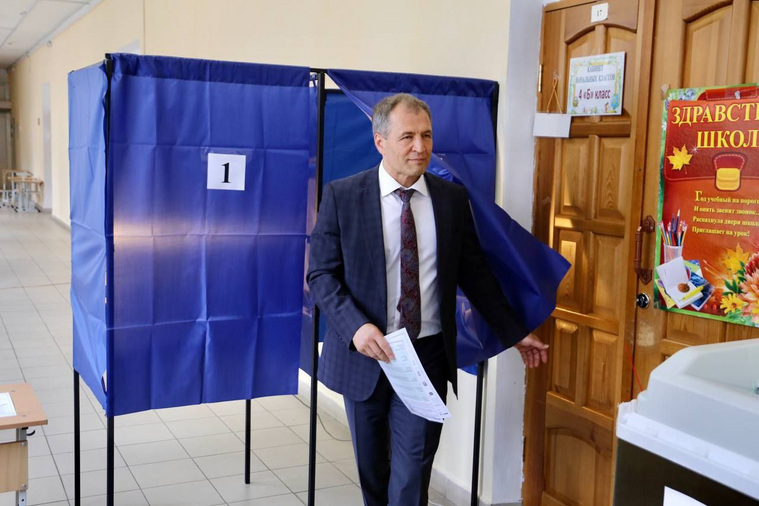 Игорь Володин проголосовал на территории 17-го округа