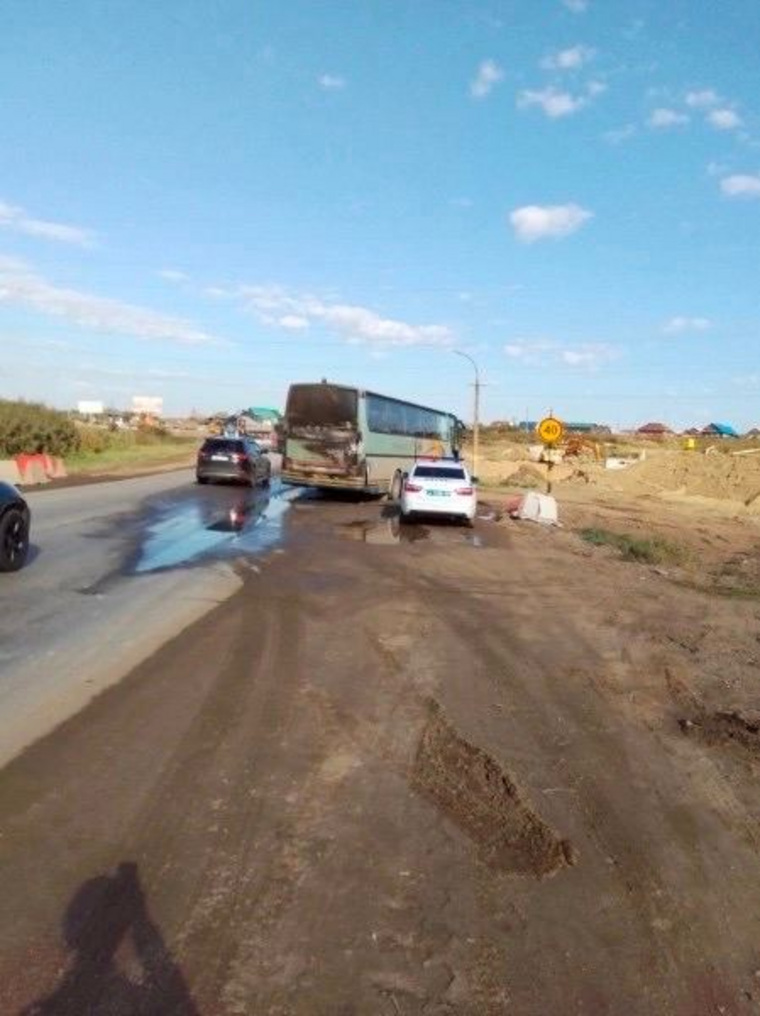 Автобус загорелся во время движения