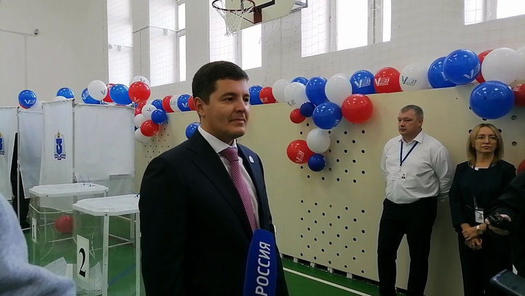 Губернатор ЯНАО Дмитрий Артюхов сделал свой выбор на избирательном участке