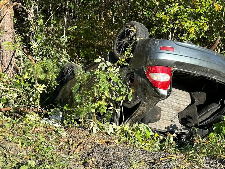 Автомобиль вылетел в кювет