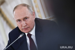 Президент России Владимир Путин на итоговой пресс-конференции саммита "Россия-Африка". Санкт-Петербург, путин владимир