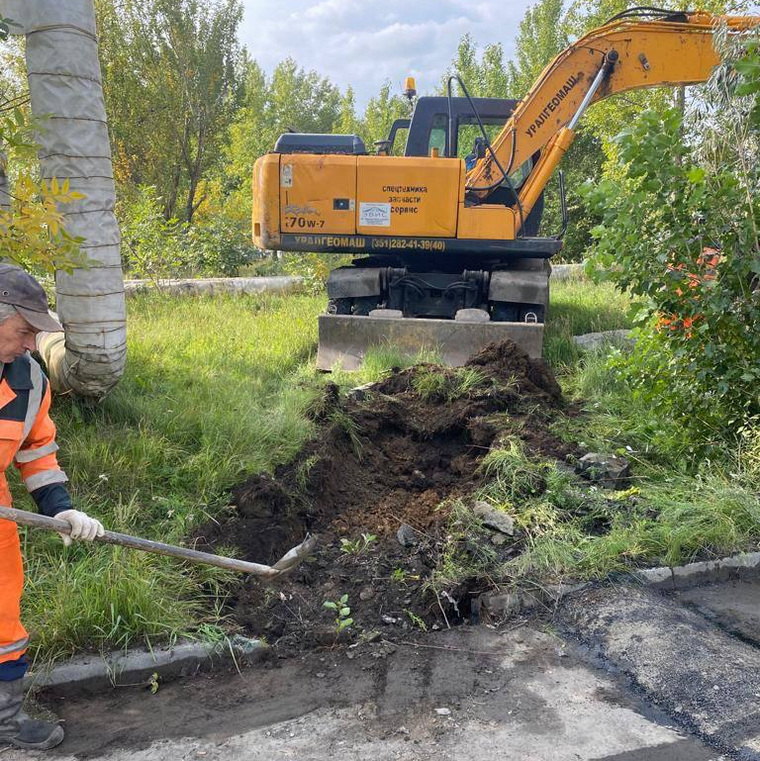 Силами МБУ «ЭВИС» проведены работы по устройству водоотводных валиков и траншей
