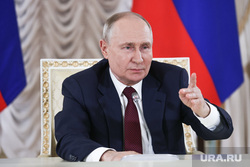 Президент России Владимир Путин на итоговой пресс-конференции саммита "Россия-Африка". Санкт-Петербург, путин владимир