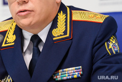 Пресс-конференция руководителя Уральского СУ на транспорте СК России Петра Решетникова. Екатеринбург, форма, следственный комитет россии, генерал-лейтенант юстиции, золотые погоны