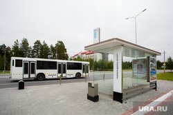 Виды города. Когалым, автобус, остановка транспорта