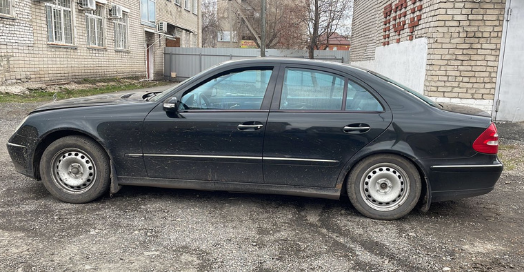 Власти Далматовского округа продают Mercedes-Benz E200. Фото