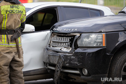 ДТП на проспекте Космонавтов. Екатеринбург, дтп, range rover, сотрудник мчс
