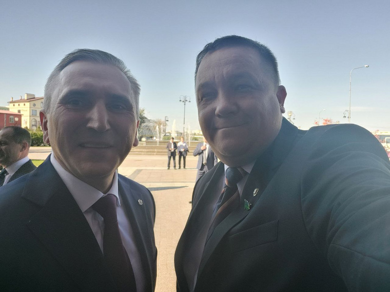 Губернатор Тюменской области Александр Моор и депутат городской думы Урая Леонард Насибуллин