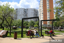 Спальные районы Москвы во время периода самоизоляции. Москва, двор, лето, отдых, строгино
