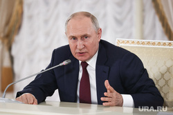 Президент России Владимир Путин на итоговой пресс-конференции саммита "Россия-Африка". Санкт-Петербург, путин владимир