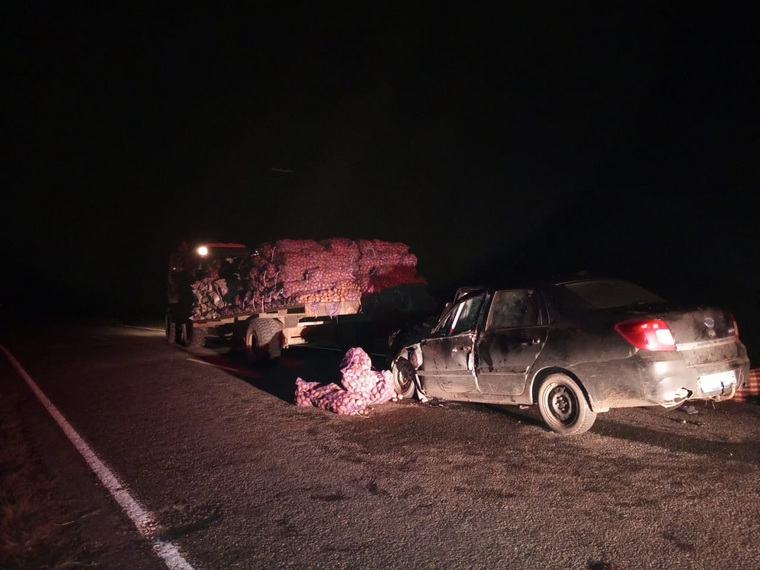 Водитель легкового автомобиля погиб на месте