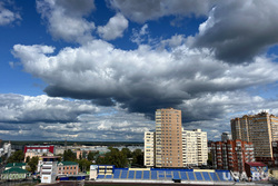Пикет у мэрии. Пермь , тучи на городом, лето в перми