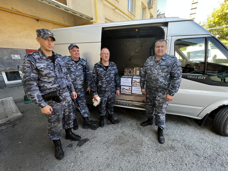 Таможенники отправили товар в Екатеринбург, откуда его перевезут на фронт