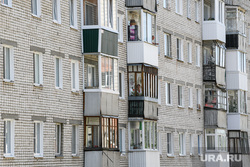 Визит Евгения Куйвашева в Нижнюю Туру, жилой дом, балконы, вторичное жилье