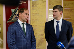 Константин Шевченко и Илья Смирнов встретились с журналистами и родителями, чтобы рассказать, как обстоят дела в школе №22