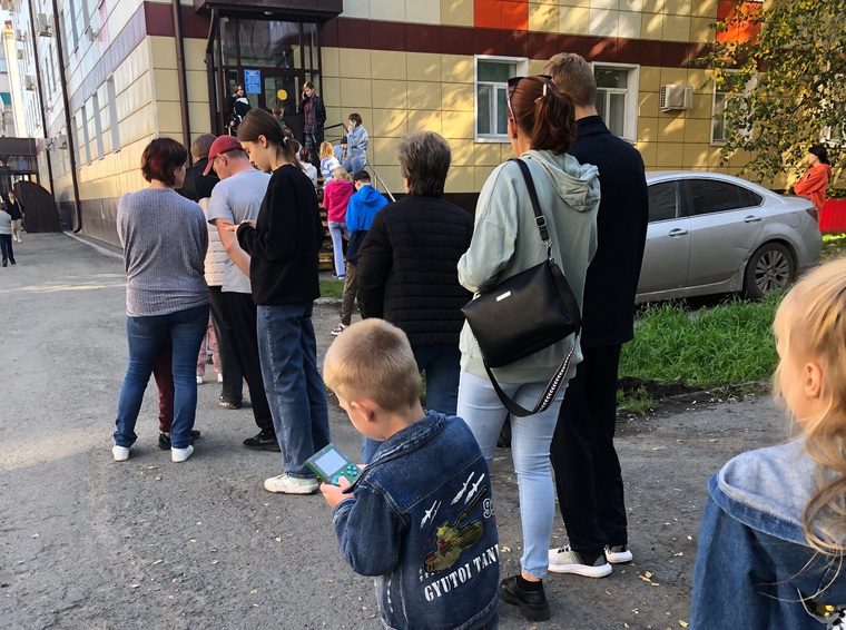 В Курганской детской поликлинике возникли большие очереди на фильтр и на прием к педиатрам