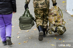 Отправка мобилизованных из Тракторозаводского военкомата. Челябинск , амуниция, военкомат, рюкзак, вещмешок, коврик, спецоперация, мобилизация, сво, отправка