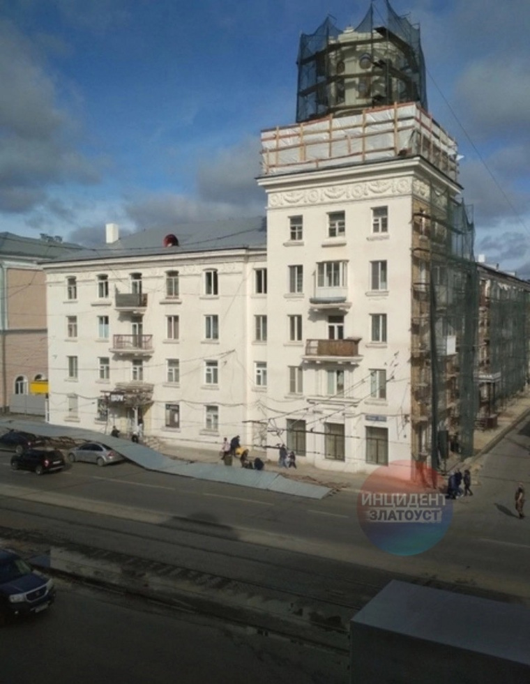 Конструкция находилась рядом с домом, в котором ведется капитальный ремонт