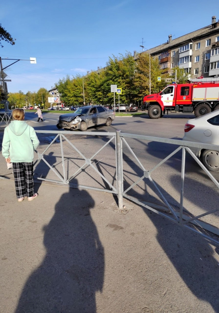 К месту ДТП прибыли спасатели