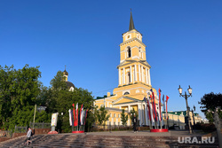  300-лет городу. Пермь, соборная площадь, городские украшения, художественная галерея, флаги на улицах