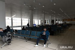 Аэропорт Кольцово после происшествия с посадкой самолета АН-12. Екатеринбург, кольцово, зал ожидания, пассажиры