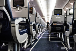 Флагманский самолет Boeing 777-300ER авиакомпании «AZUR air». Екатеринбург, воздушное судно, боинг, проход, салон самолета, пассажирский самолет, авиакомпания, самолет, авиакресла, борт самолета, авиаперевозки, пассажирское место, место в самолете