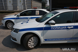 Возложение цветов у сквера Машарова. Тюмень , машина полиции, полиция, дпс