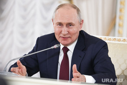Президент России Владимир Путин на итоговой пресс-конференции саммита "Россия-Африка". Санкт-Петербург, путин владимир