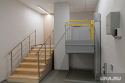 Открытие нового корпуса гимназии № 120. Екатеринбург, подъемник для инвалидов, лестница, новый корпус гимназии 120