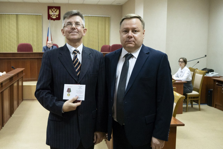 Председатель Сафакулевского районного суда Игорь Можарцев получил юбилейную медаль