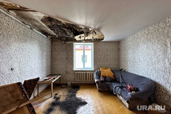 Обрушившийся потолок в доме по улице Гагарина, 15. Курган , старый дом, ветхое жилье, обрушившийся потолок, дом по улице Гагарина