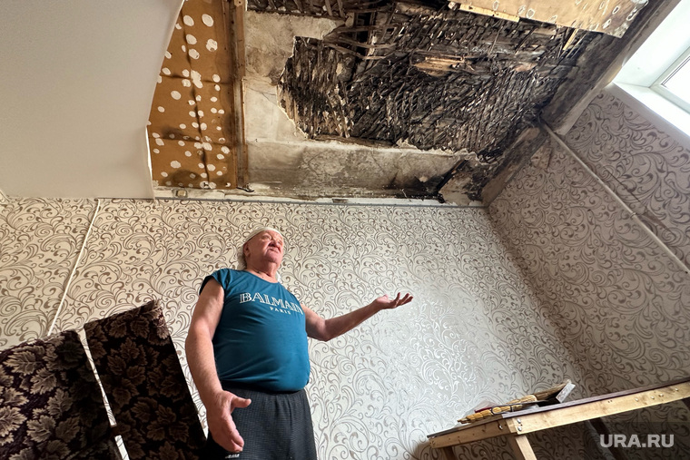 Обрушившийся потолок в доме по улице Гагарина, 15. Курган 
