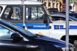 Город. Курган, машина полиции, полиция