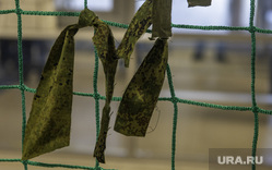 Губернатор Шумков повязал ленточки на маскировочные сети для бойцов СВО. Фото