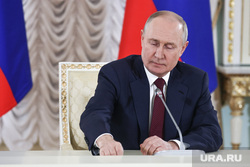 Президент России Владимир Путин на итоговой пресс-конференции саммита "Россия-Африка". Санкт-Петербург, путин владимир