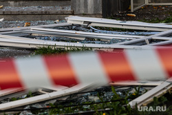 Последствия взрыва газового баллона в доме № 32 на улице Циолковского. Екатеринбург, пластиковые окна, лента ограждения, последствия взрыва
