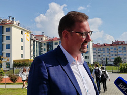 Директор президентского лицея Павел Терехов пообещал не ругать детей за прогул уроков — такие гости, как Владимир Путин, приезжают нечасто и не ко всем
