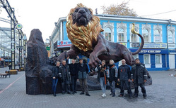 Скульптуру льва поставили на улице Вайнера